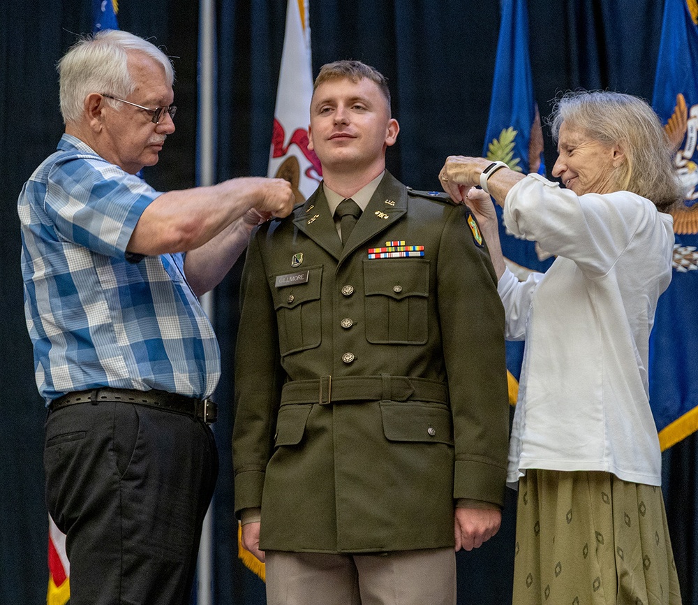 Illinois Army National Guard Officer Candidate School Graduates 22 Leaders