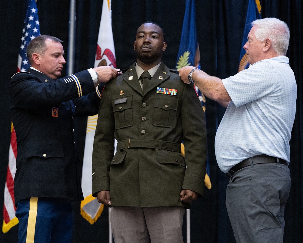 Illinois Army National Guard Officer Candidate School Graduates 22 Leaders