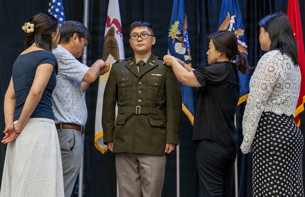 Illinois Army National Guard Officer Candidate School Graduates 22 Leaders