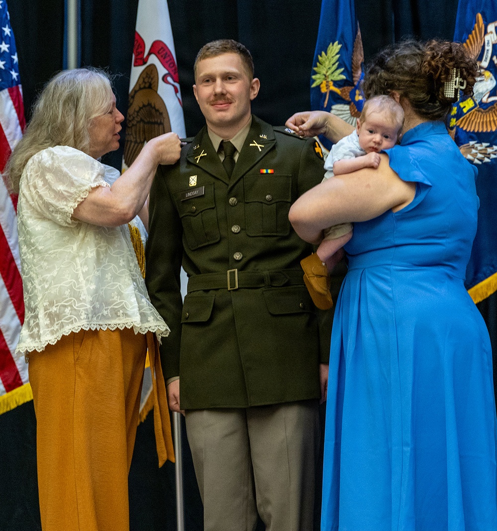 Illinois Army National Guard Officer Candidate School Graduates 22 Leaders