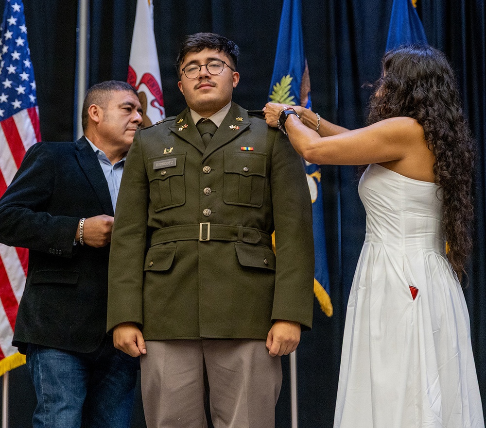 Illinois Army National Guard Officer Candidate School Graduates 22 Leaders