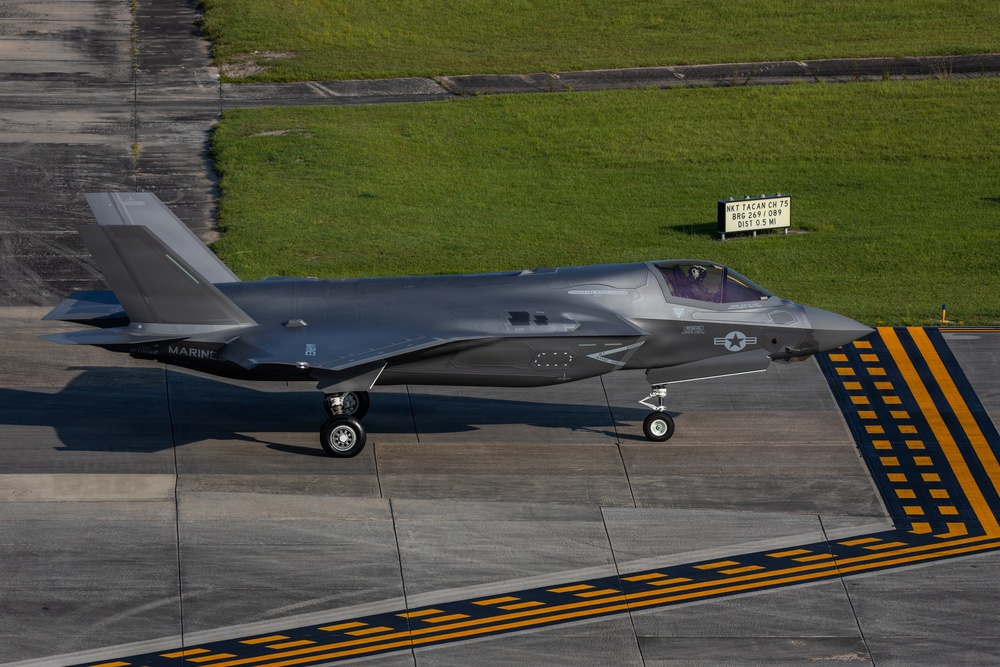VMFA-231 receives new F-35B Lightning II aircraft