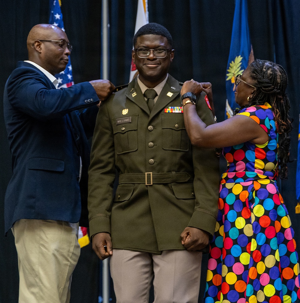 Illinois Army National Guard Officer Candidate School Graduates 22 Leaders