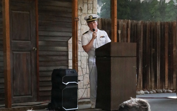 CNMOC Sailors visit Zoo Montana