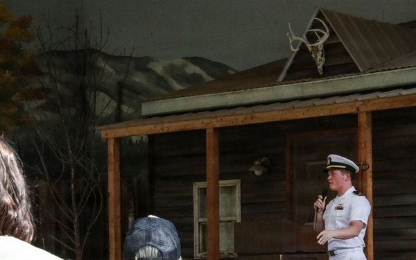 CNMOC Sailors visit Zoo Montana