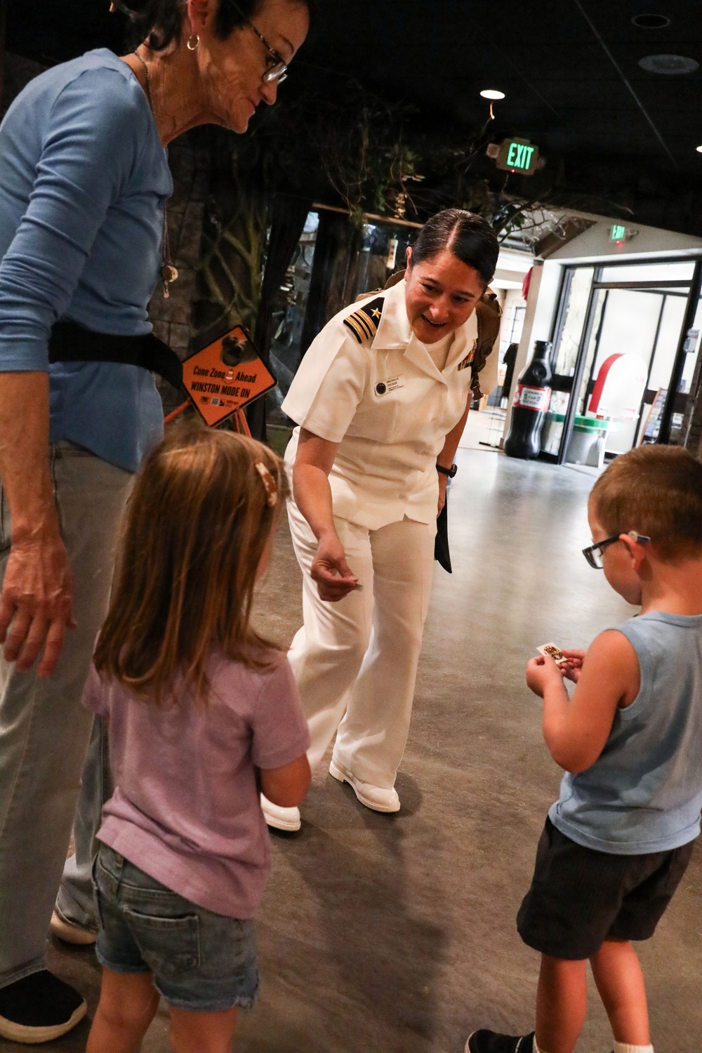 CNMOC Sailors visit Zoo Montana