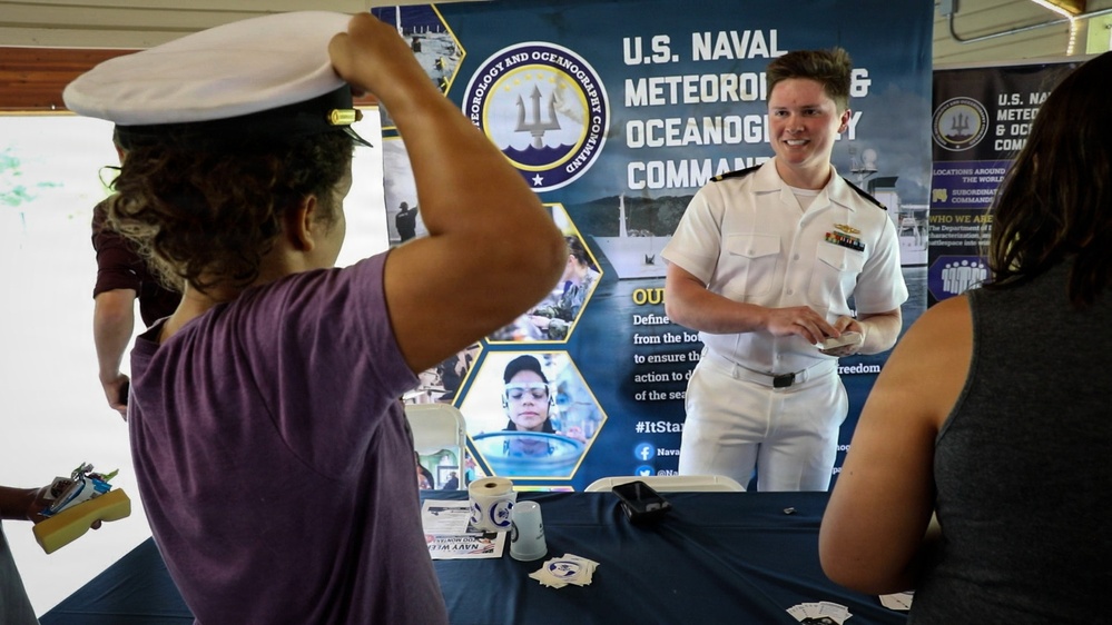 CNMOC Sailors visit Zoo Montana
