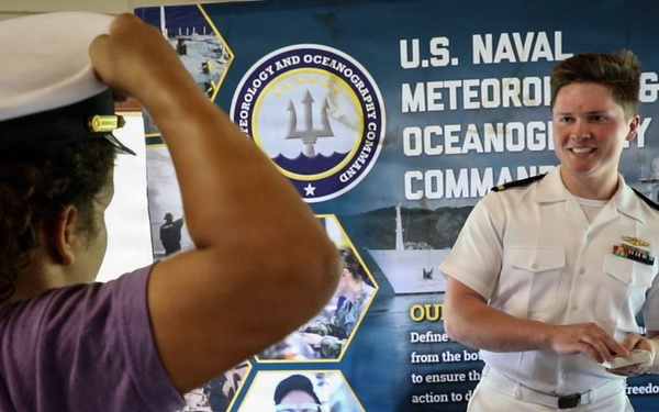 CNMOC Sailors visit Zoo Montana