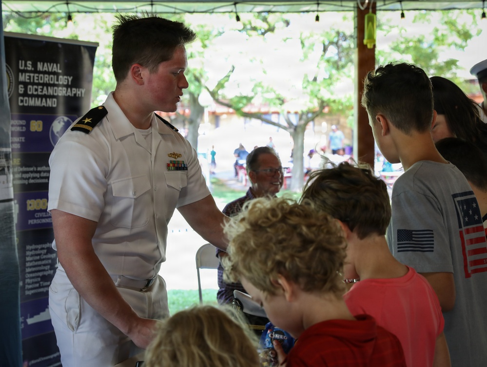 CNMOC Sailors visit Zoo Montana