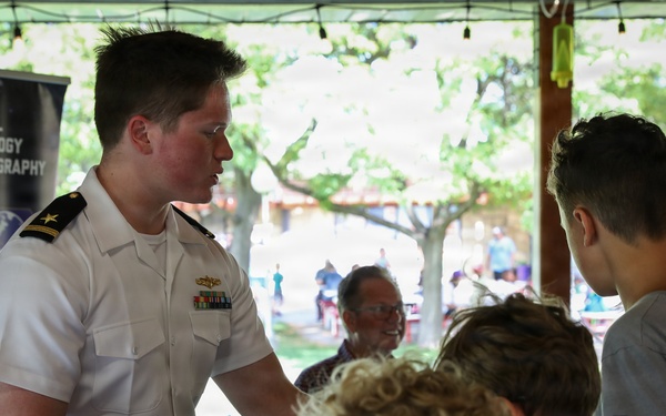 CNMOC Sailors visit Zoo Montana