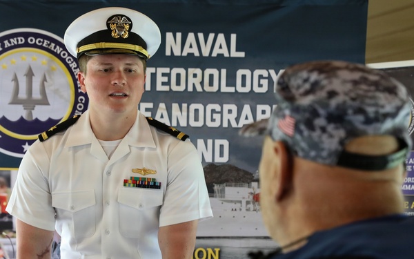 CNMOC Sailors visit Zoo Montana