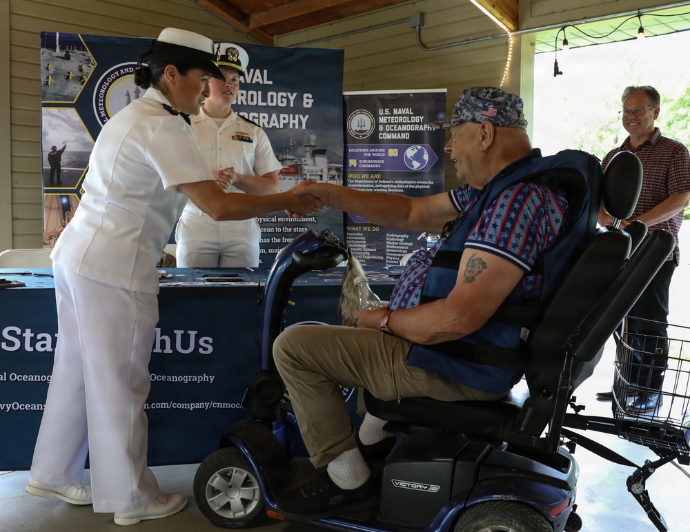 CNMOC Sailors visit Zoo Montana