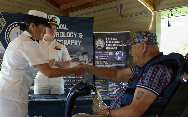 CNMOC Sailors visit Zoo Montana