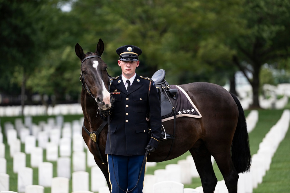 Full Military Funeral Honors with Escort are Conducted for U.S. Army Gen. David Maddox in Section 34