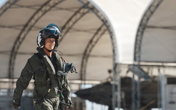 3rd MAW Commanding General Flies with VMFAT 502