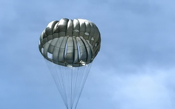 South Carolina National Guard CH-47F Chinook supports special operations parachute training