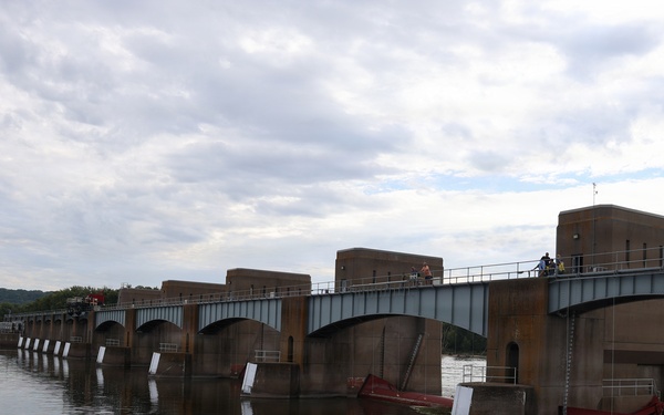 Corps of Engineers hosts Lock and Dam 10 open house
