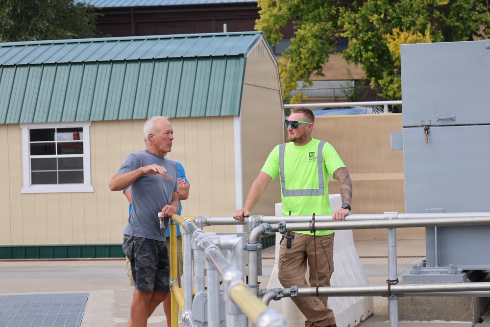 Corps of Engineers hosts Lock and Dam 10 open house