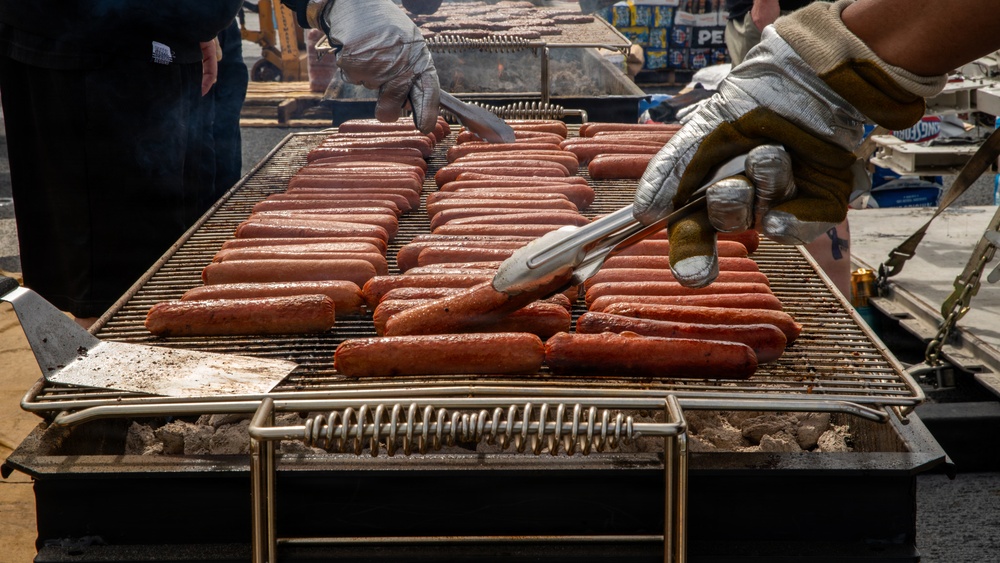 U.S. Marines, Sailors participate in steel beach picnic