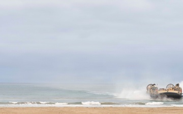 15th MEU conducts in-stream offload