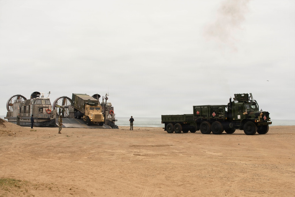 15th MEU conducts in-stream offload