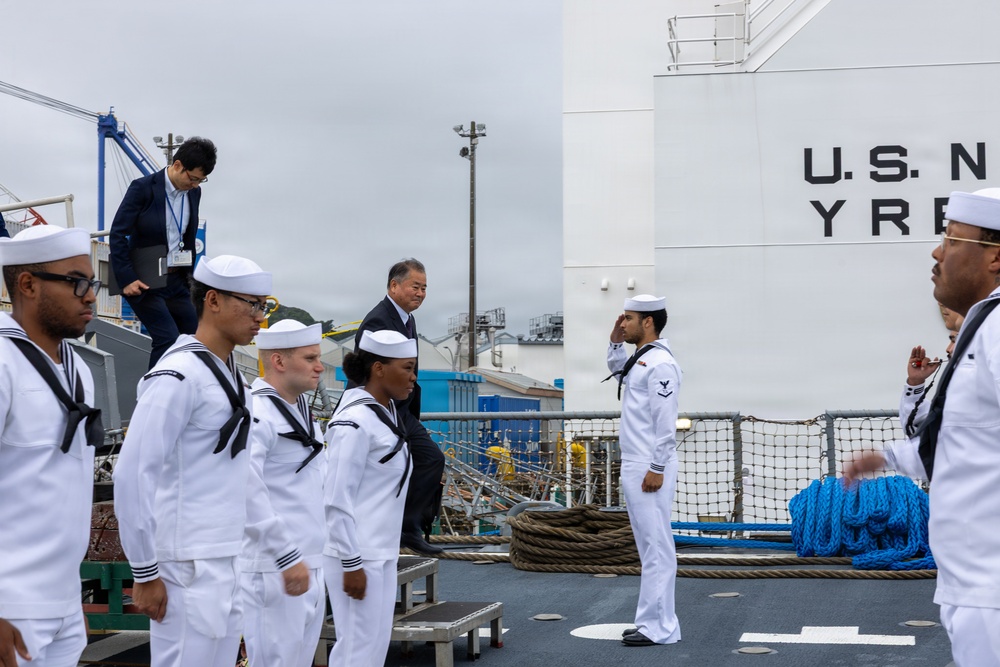 Special Advisor to the Prime Minister of Japan Visits USS Howard