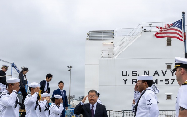 Special Advisor to the Prime Minister of Japan Visits USS Howard