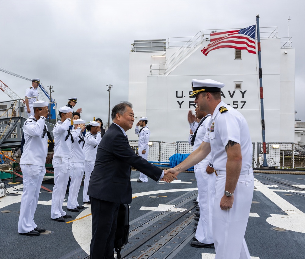 Special Advisor to the Prime Minister of Japan Visits USS Howard