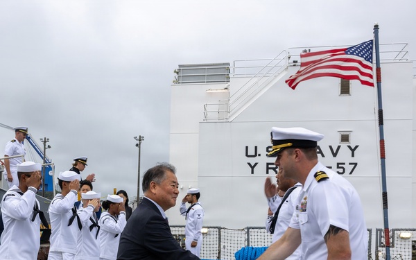 Special Advisor to the Prime Minister of Japan Visits USS Howard