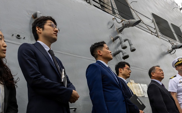 Special Advisor to the Prime Minister of Japan Visits USS Howard