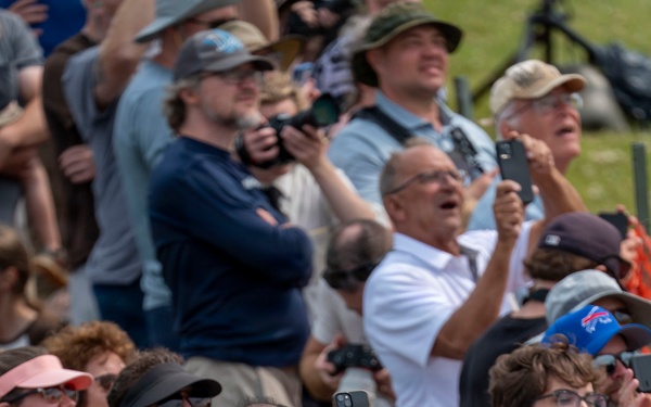 Raptor Demonstration Team Performs in Canada