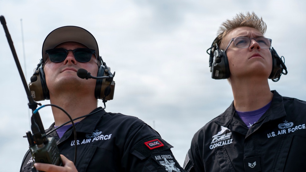 Raptor Demonstration Team Performs in Canada