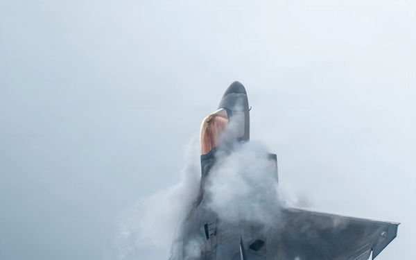 Raptor Demonstration Team Performs in Canada