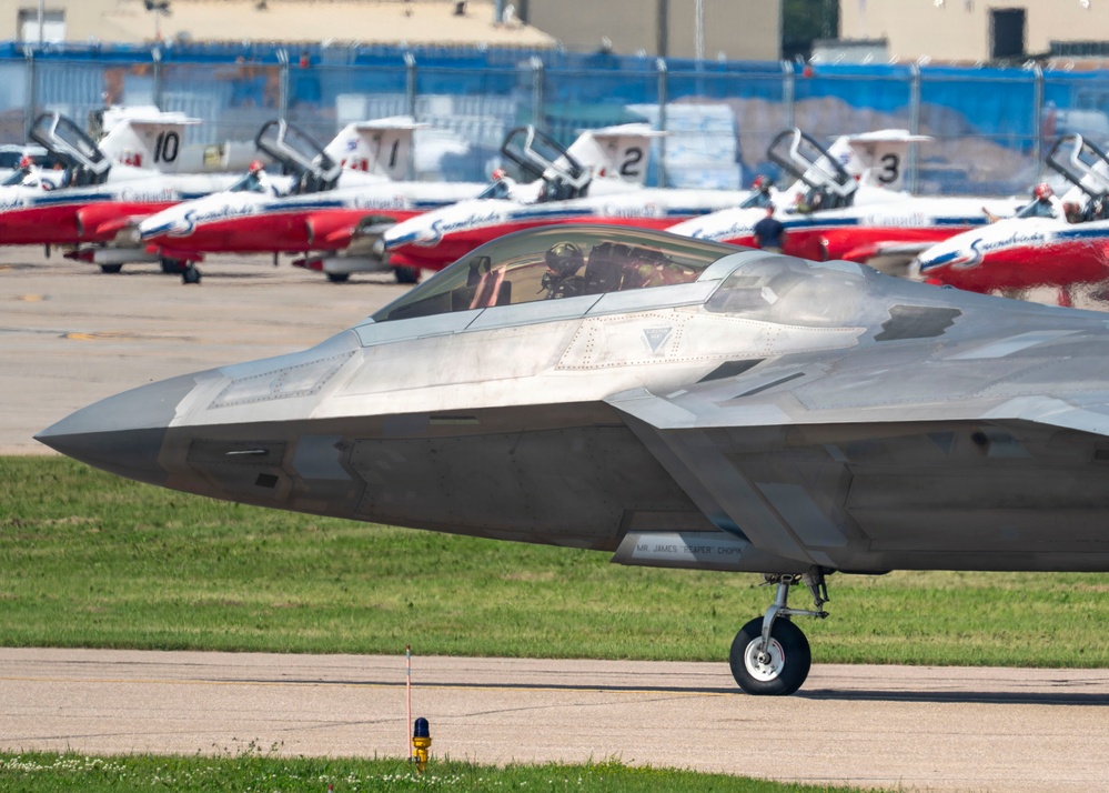 F-22 Raptor Captivates Crowds at Cold Lake Airshow