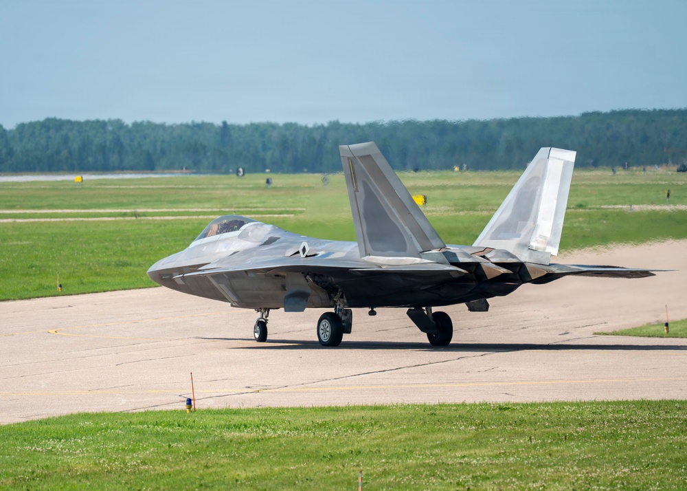 F-22 Raptor Captivates Crowds at Cold Lake Airshow