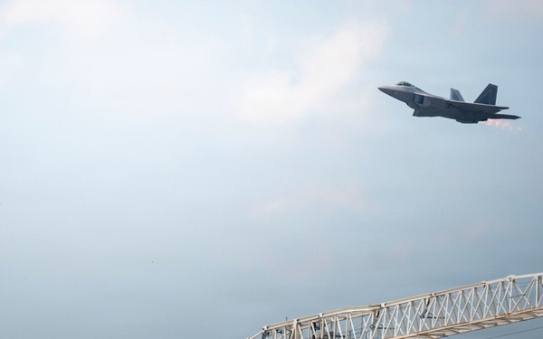 F-22 Raptor Captivates Crowds at Cold Lake Airshow