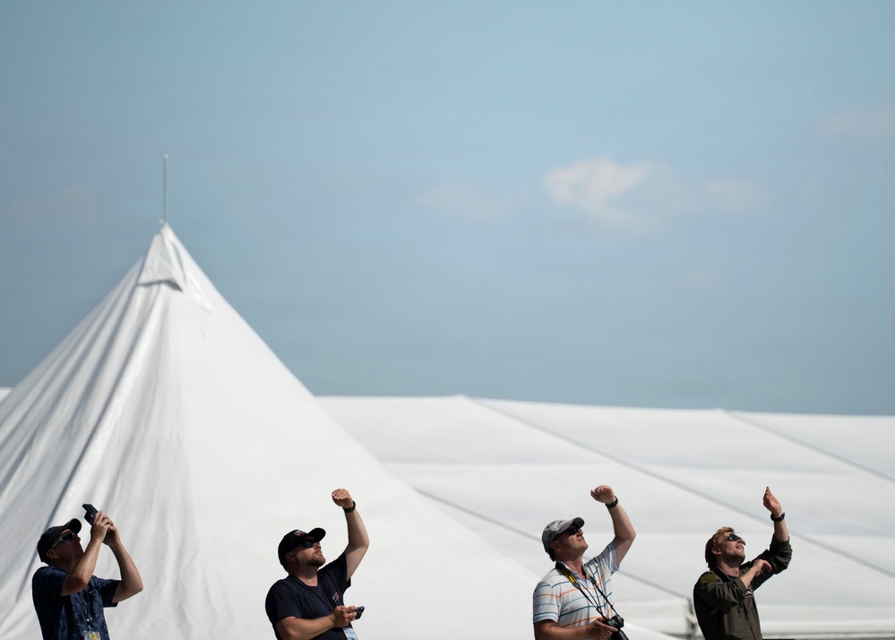 F-22 Raptor Captivates Crowds at Cold Lake Airshow