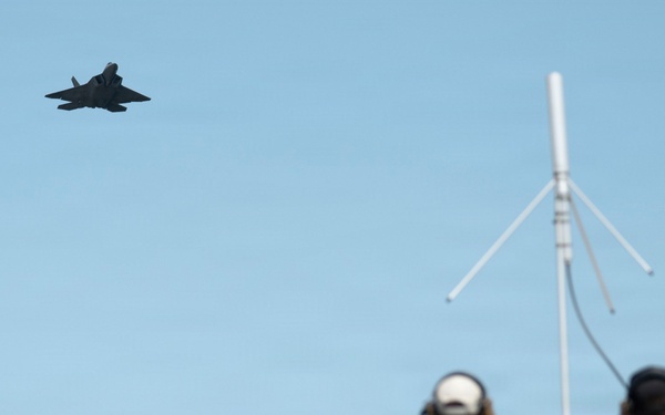 F-22 Raptor Captivates Crowds at Cold Lake Airshow