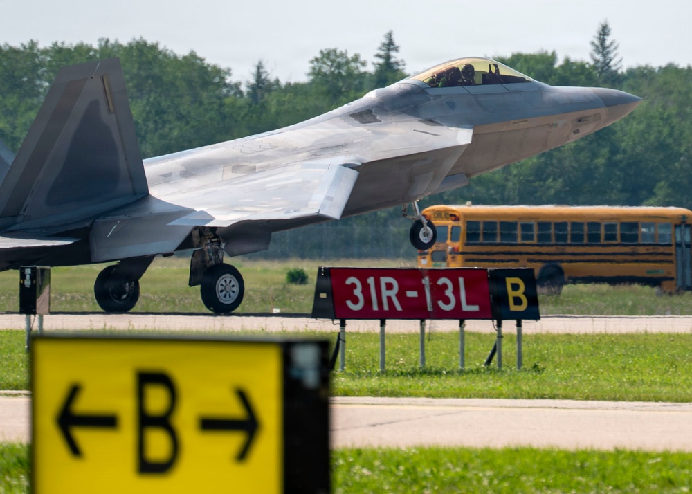F-22 Raptor Captivates Crowds at Cold Lake Airshow