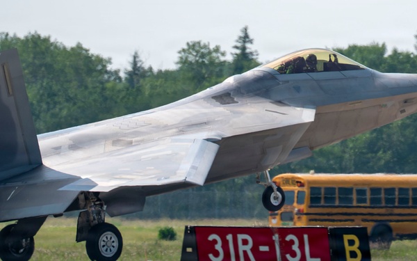 F-22 Raptor Captivates Crowds at Cold Lake Airshow