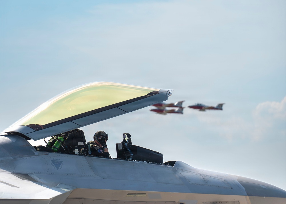 F-22 Raptor Captivates Crowds at Cold Lake Airshow