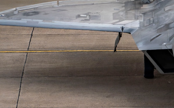 F-22 Raptor Captivates Crowds at Cold Lake Airshow