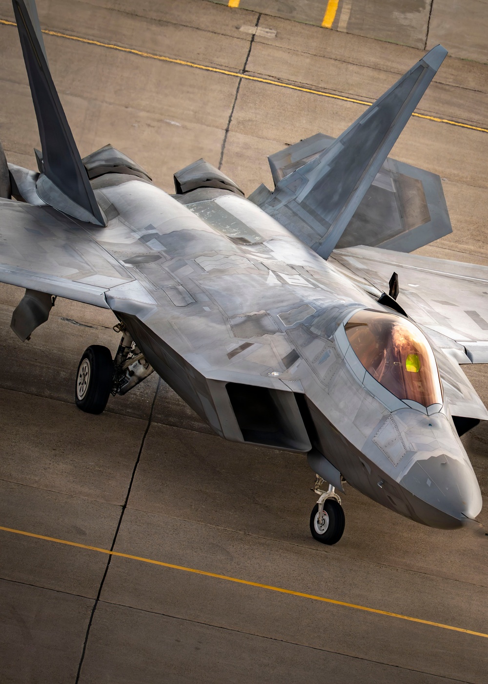 F-22 Raptor Captivates Crowds at Cold Lake Airshow