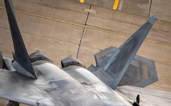 F-22 Raptor Captivates Crowds at Cold Lake Airshow