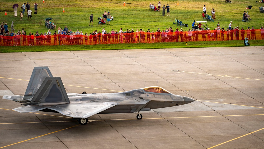 F-22 Raptor Captivates Crowds at Cold Lake Airshow