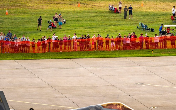 F-22 Raptor Captivates Crowds at Cold Lake Airshow