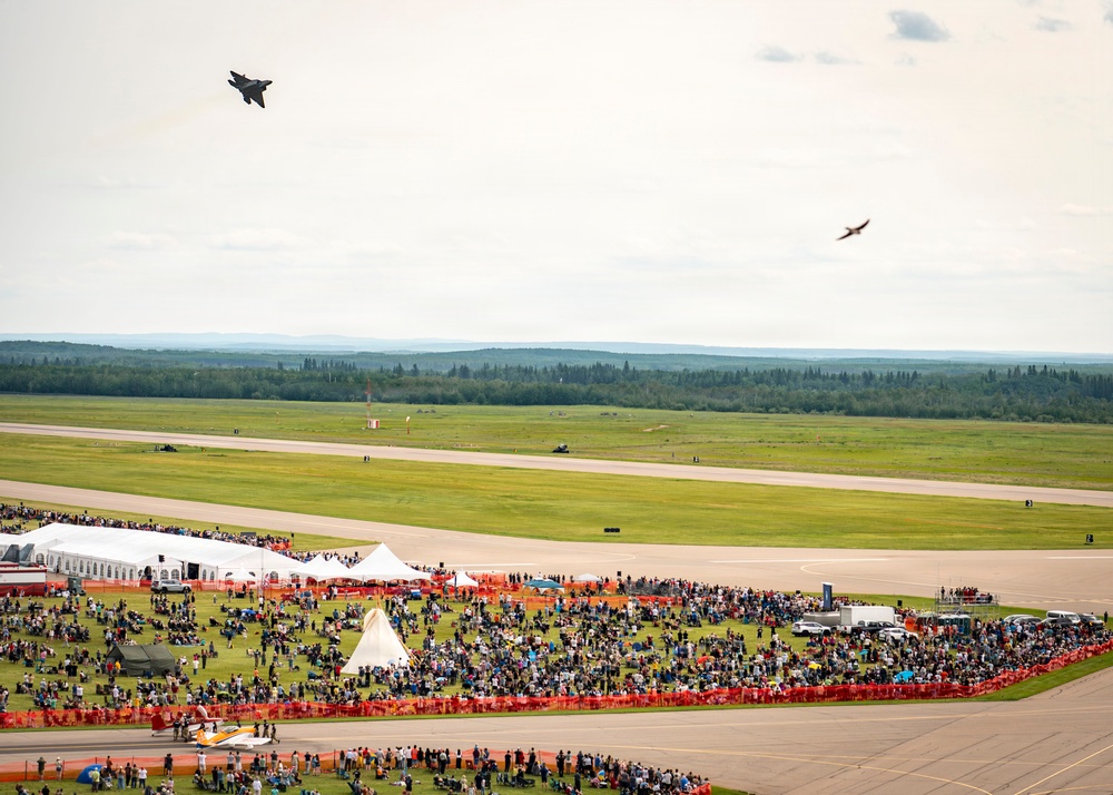 F-22 Raptor Captivates Crowds at Cold Lake Airshow