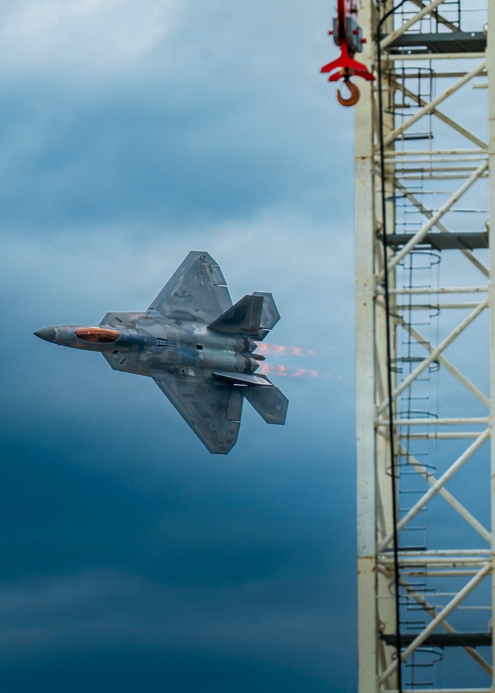 F-22 Raptor Captivates Crowds at Cold Lake Airshow