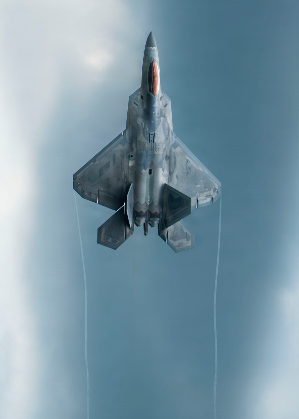 F-22 Raptor Captivates Crowds at Cold Lake Airshow