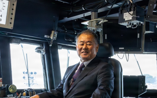 Special Advisor to the Prime Minister of Japan Visits USS Howard